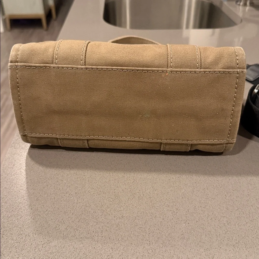 Marc Jacobs The Tote Bag in Tan with Black Strap - Picture 2 of 4